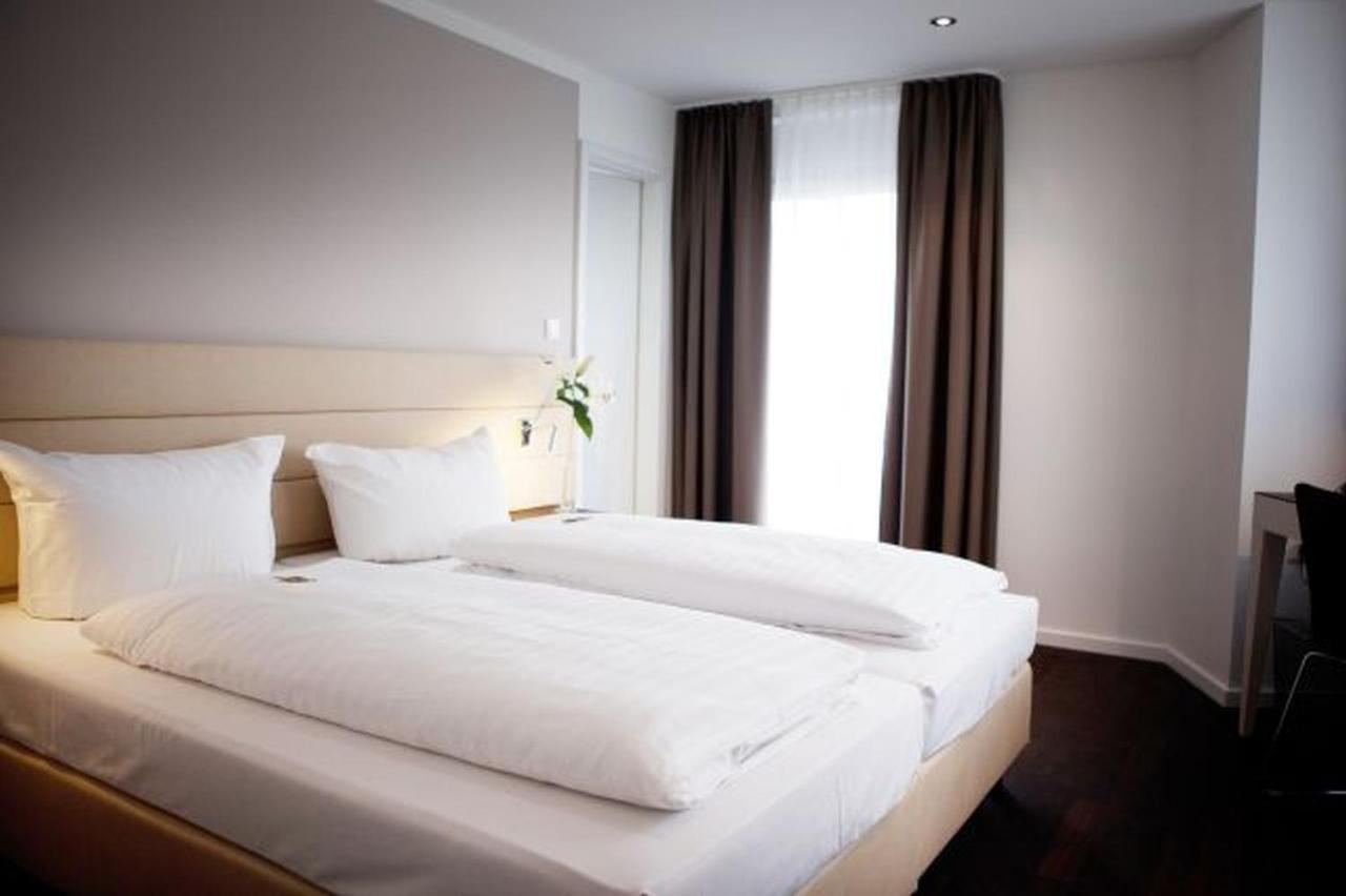 Manhattan Hotel Frankfurt am Main Exterior foto