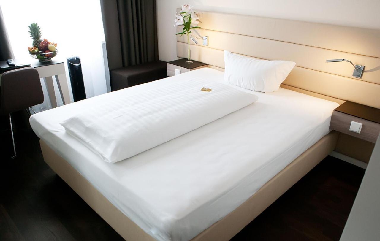 Manhattan Hotel Frankfurt am Main Quarto foto