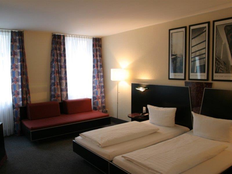 Manhattan Hotel Frankfurt am Main Exterior foto