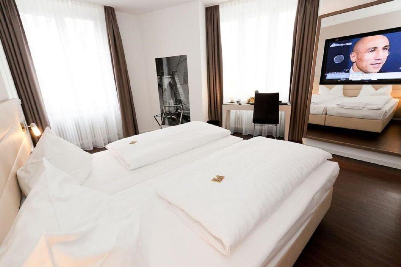 Manhattan Hotel Frankfurt am Main Exterior foto